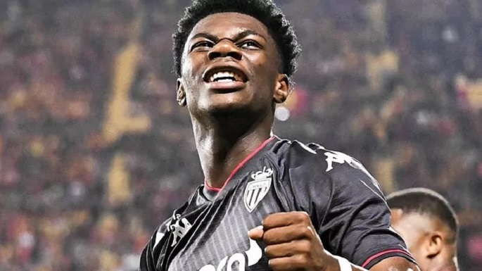latest football transfer news